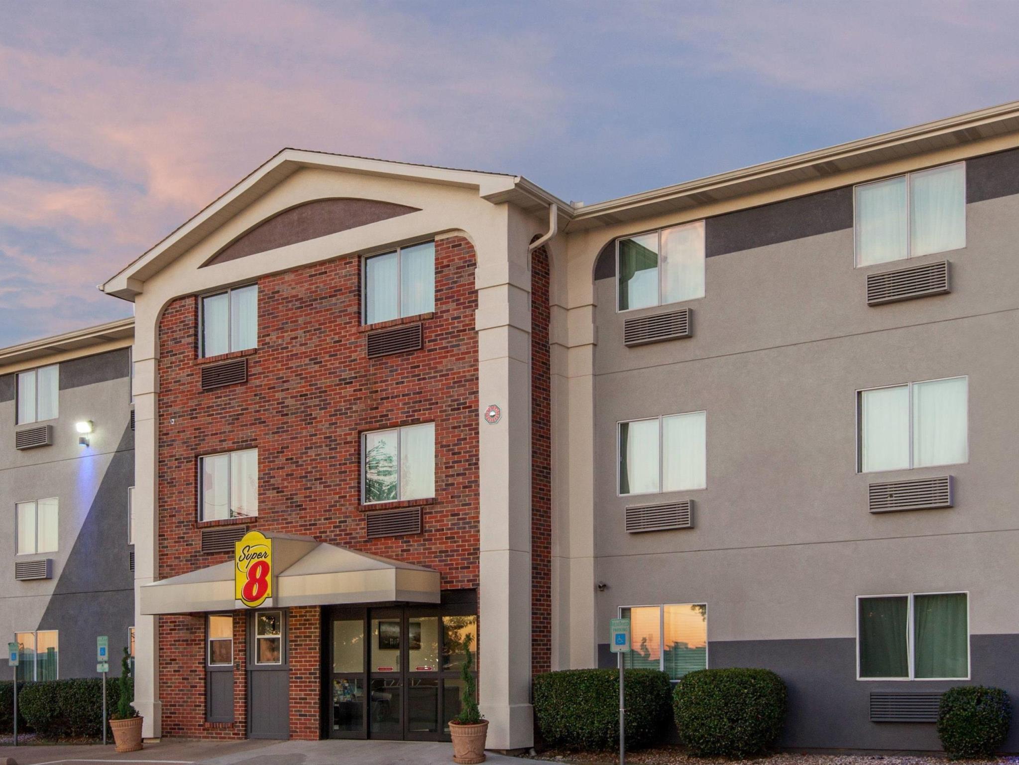Super 8 By Wyndham Bedford Dfw Airport West Motel Exterior photo