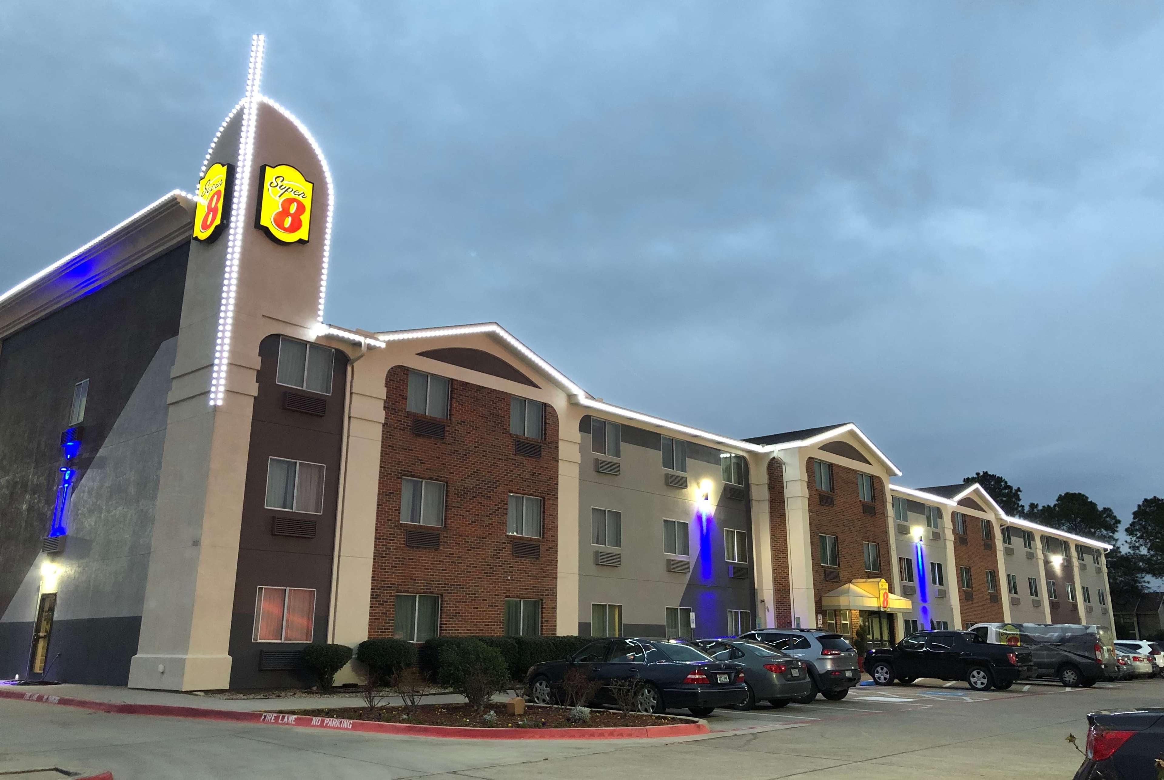 Super 8 By Wyndham Bedford Dfw Airport West Motel Exterior photo
