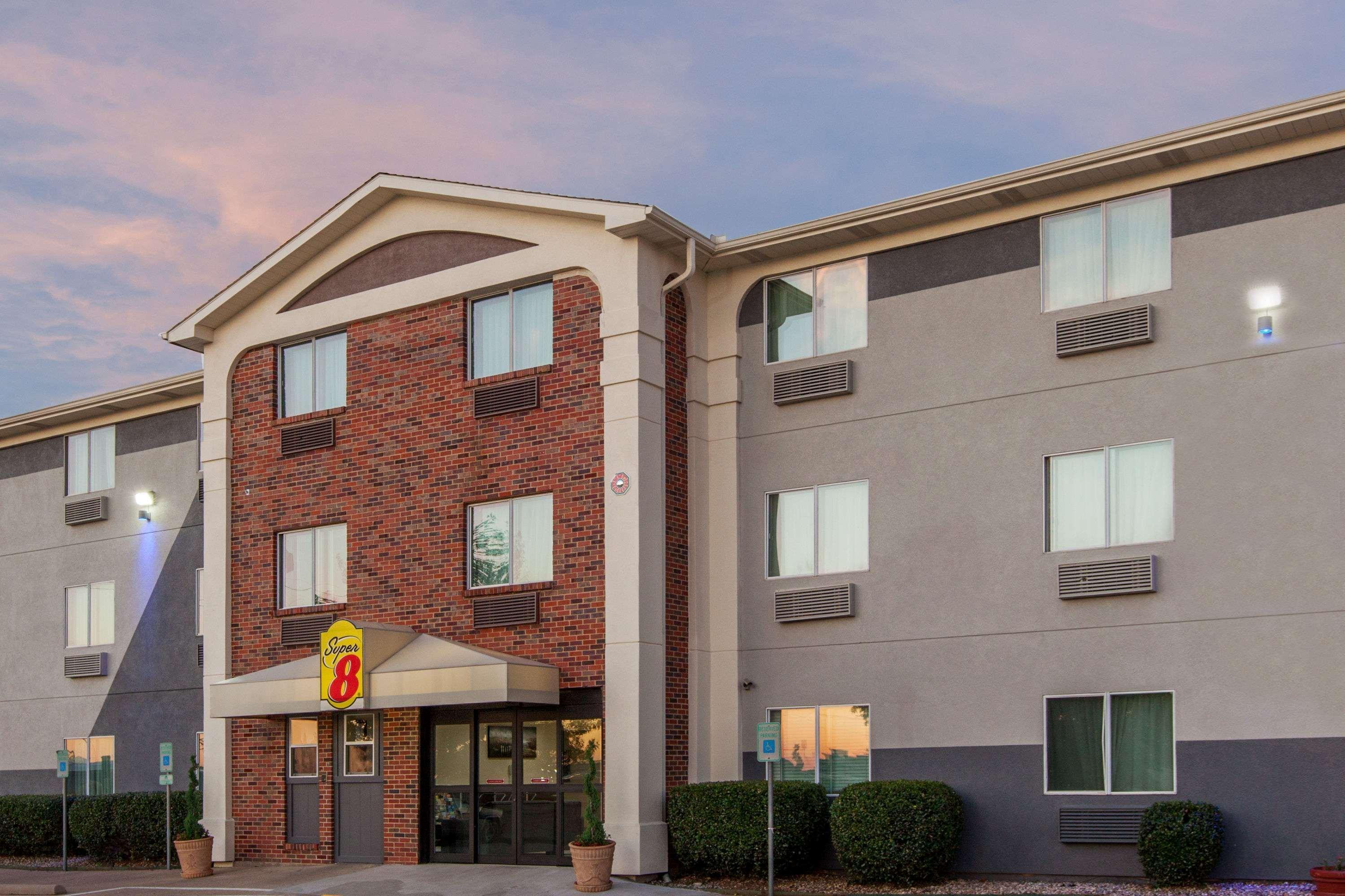 Super 8 By Wyndham Bedford Dfw Airport West Motel Exterior photo