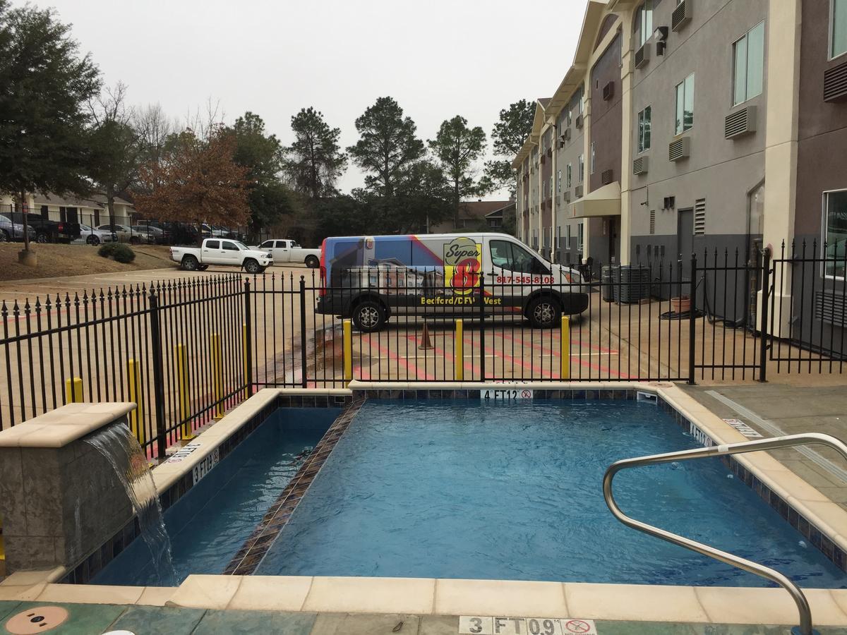 Super 8 By Wyndham Bedford Dfw Airport West Motel Exterior photo